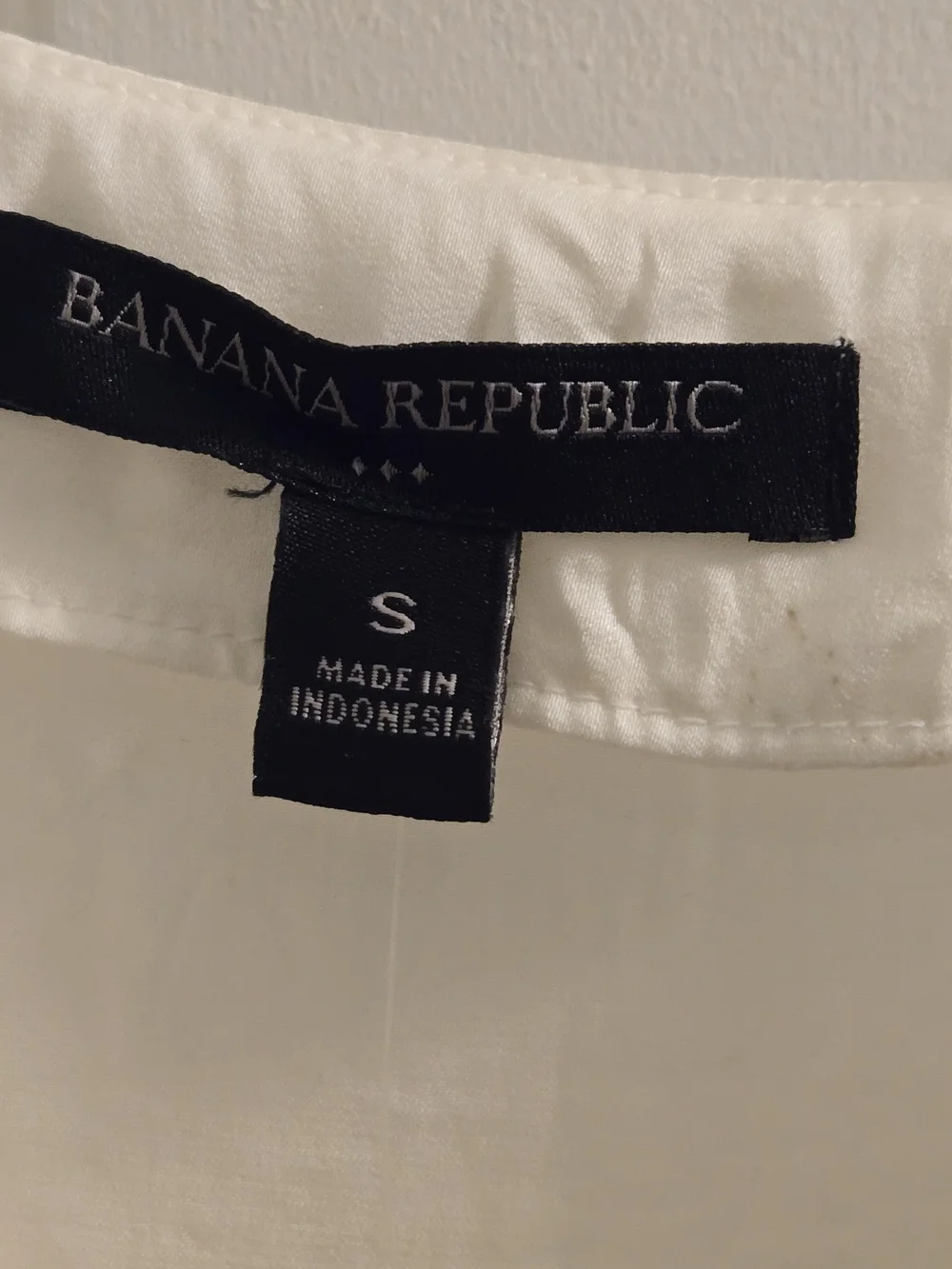 NWT Banana Republic Cream V-Neck Long Sleeve Shirt